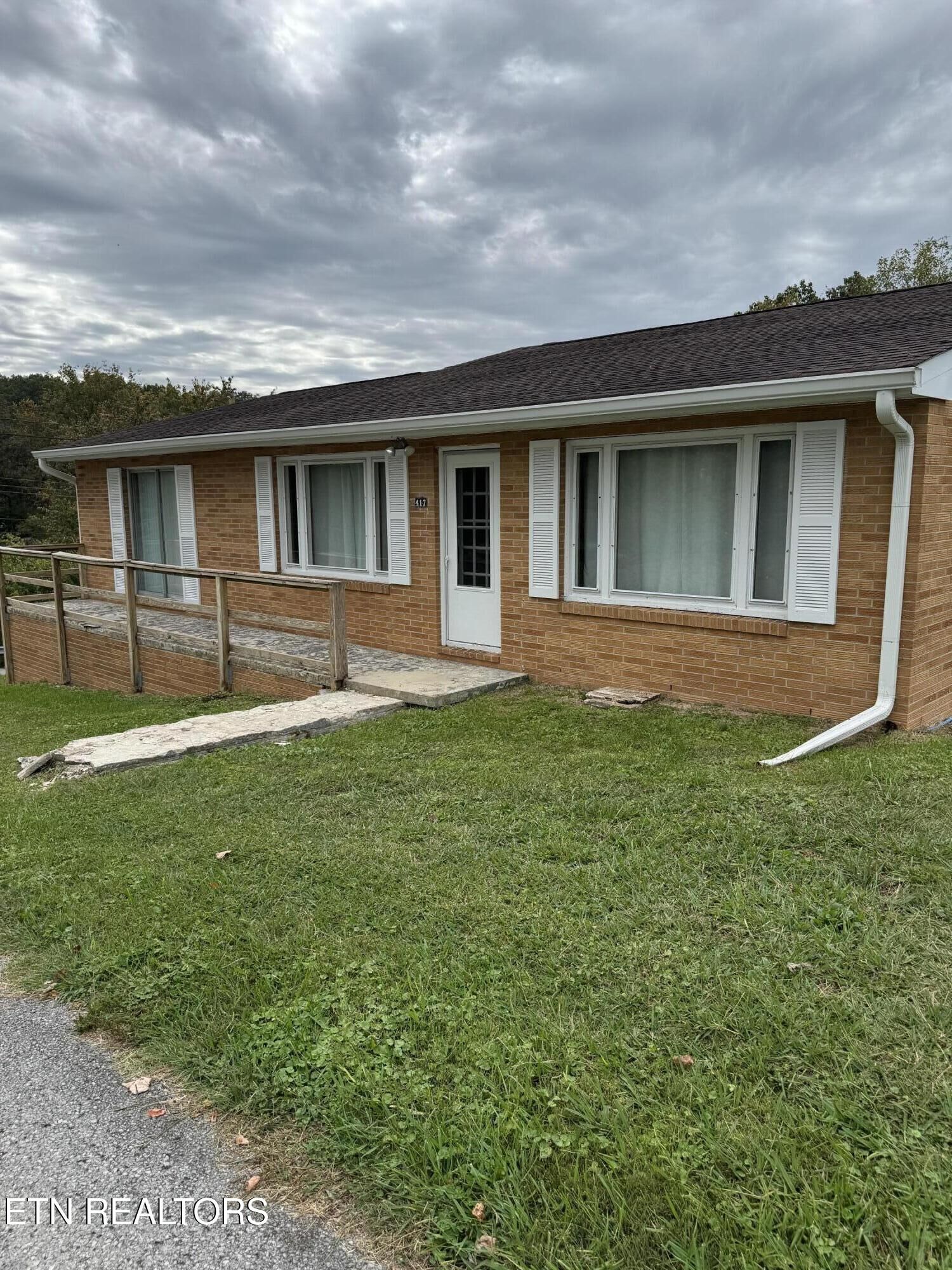 Property Photo: 417 E Rockwood St. St TN 37854