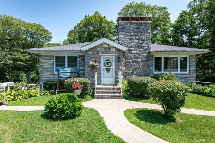 Property Photo:  6 Arbutus Street  NY 10579 