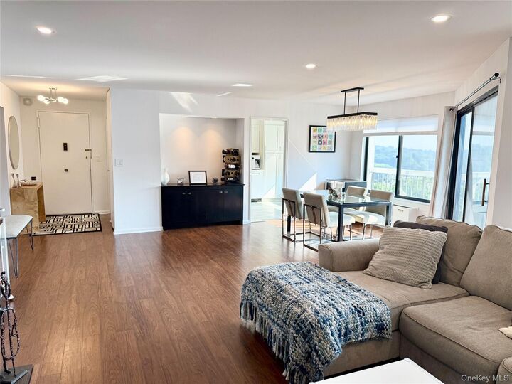 Property Photo:  400 High Point Drive Ph10  NY 10530 