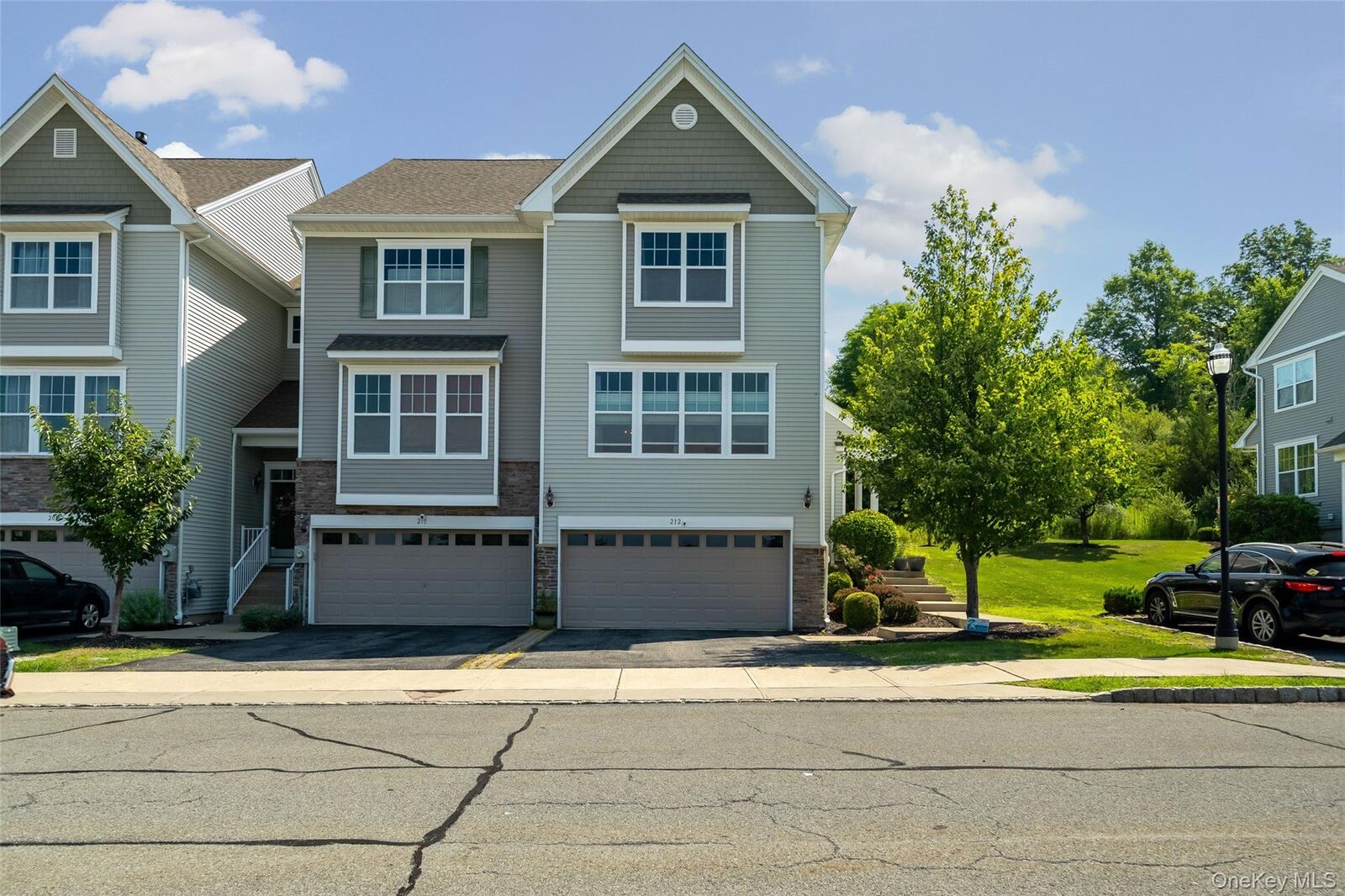 Property Photo:  212 Hawthorn Way  NY 12553 