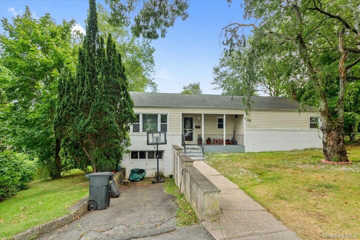 Property Photo:  101 Cresthill Road  NY 10710 