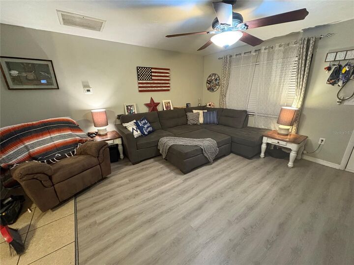 Property Photo: 18327 NW 237th Street FL 32643