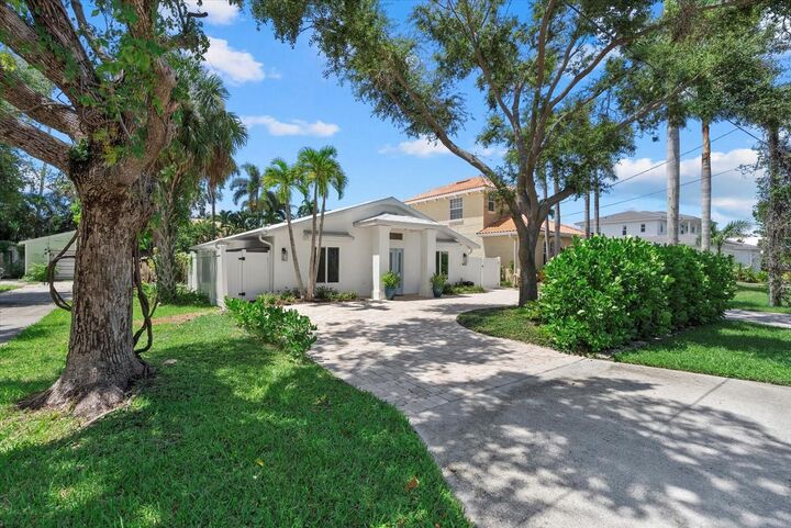 Property Photo:  1600 Kenilworth Street  FL 34231 