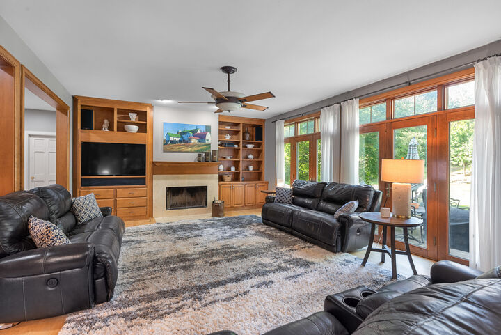 Property Photo:  10137 N Kenilworth Ct  WI 53092 