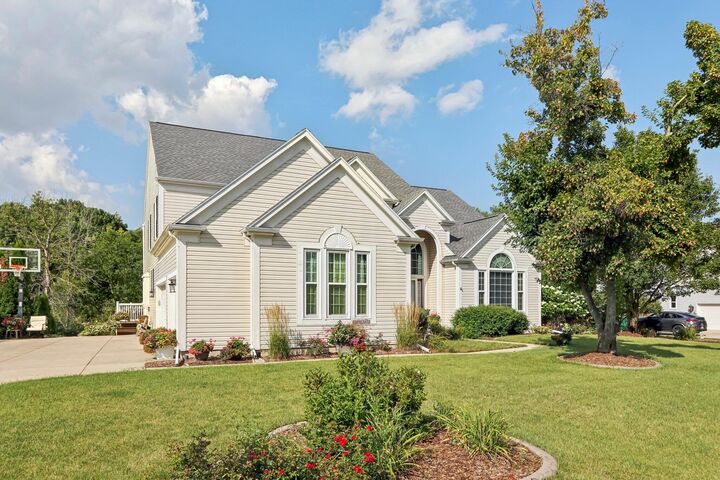 Property Photo:  N66w14402 Ash Dr  WI 53051 