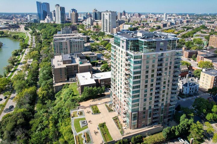 1522 N Prospect Ave 1405  Milwaukee WI 53202 photo