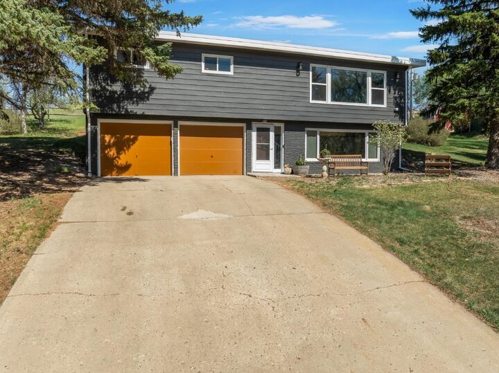 Property Photo:  4401 38th St SE  ND 58701-2938 