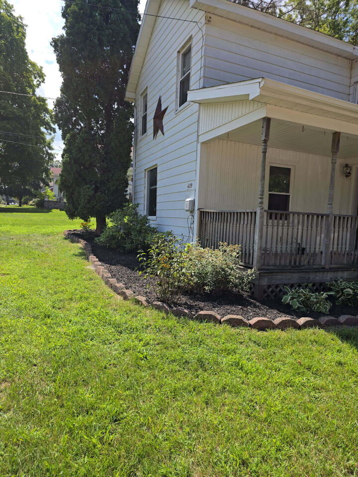Property Photo: 409 Evans Street MI 49250