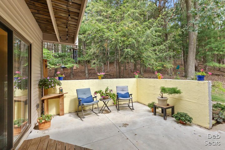 Property Photo:  17542 Parkwood  MI 49456 