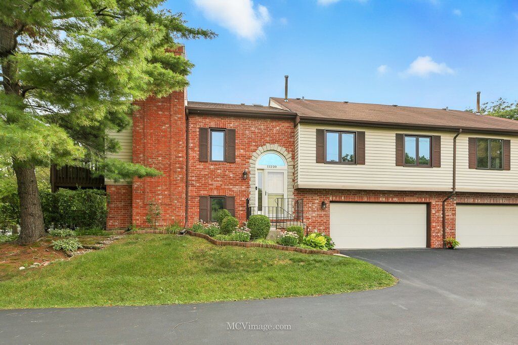 Property Photo:  11220 Cameron Parkway  IL 60467 