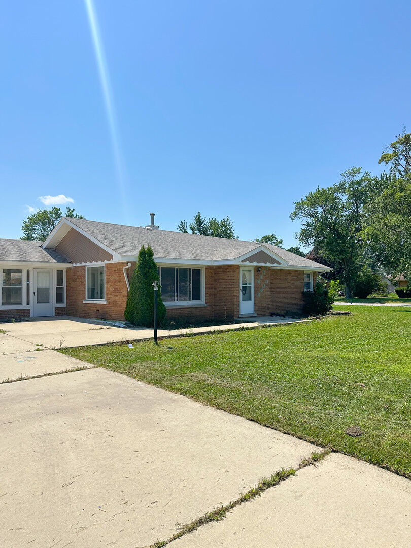 Property Photo:  9405 S 76th Court  IL 60457 