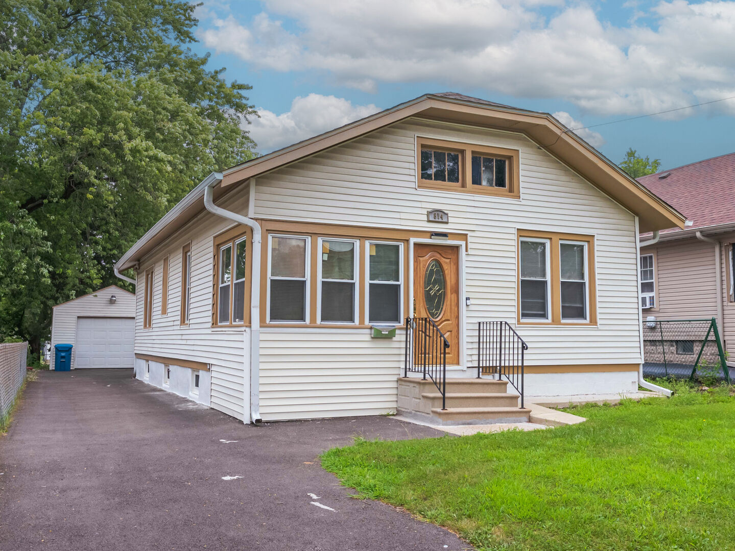 Property Photo: 814 5th Avenue IL 60505