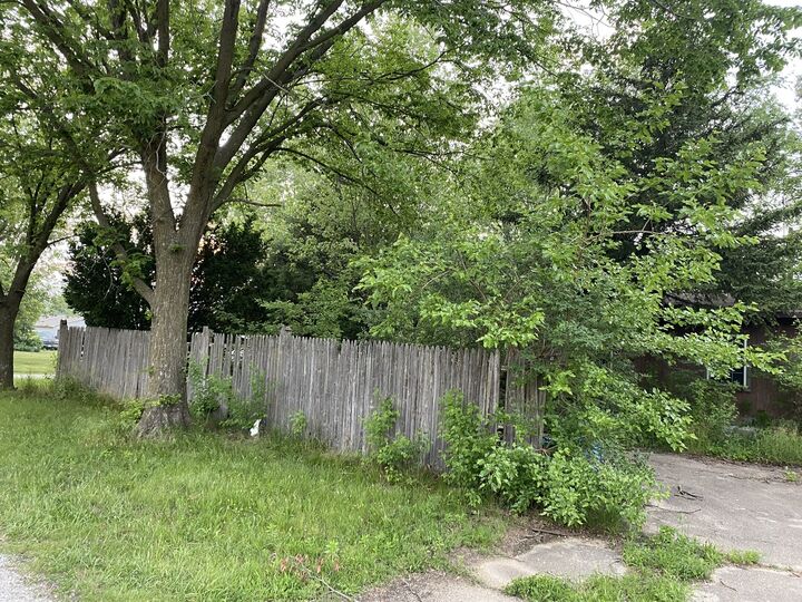 Property Photo:  110 N Robert Drive  IL 60407 