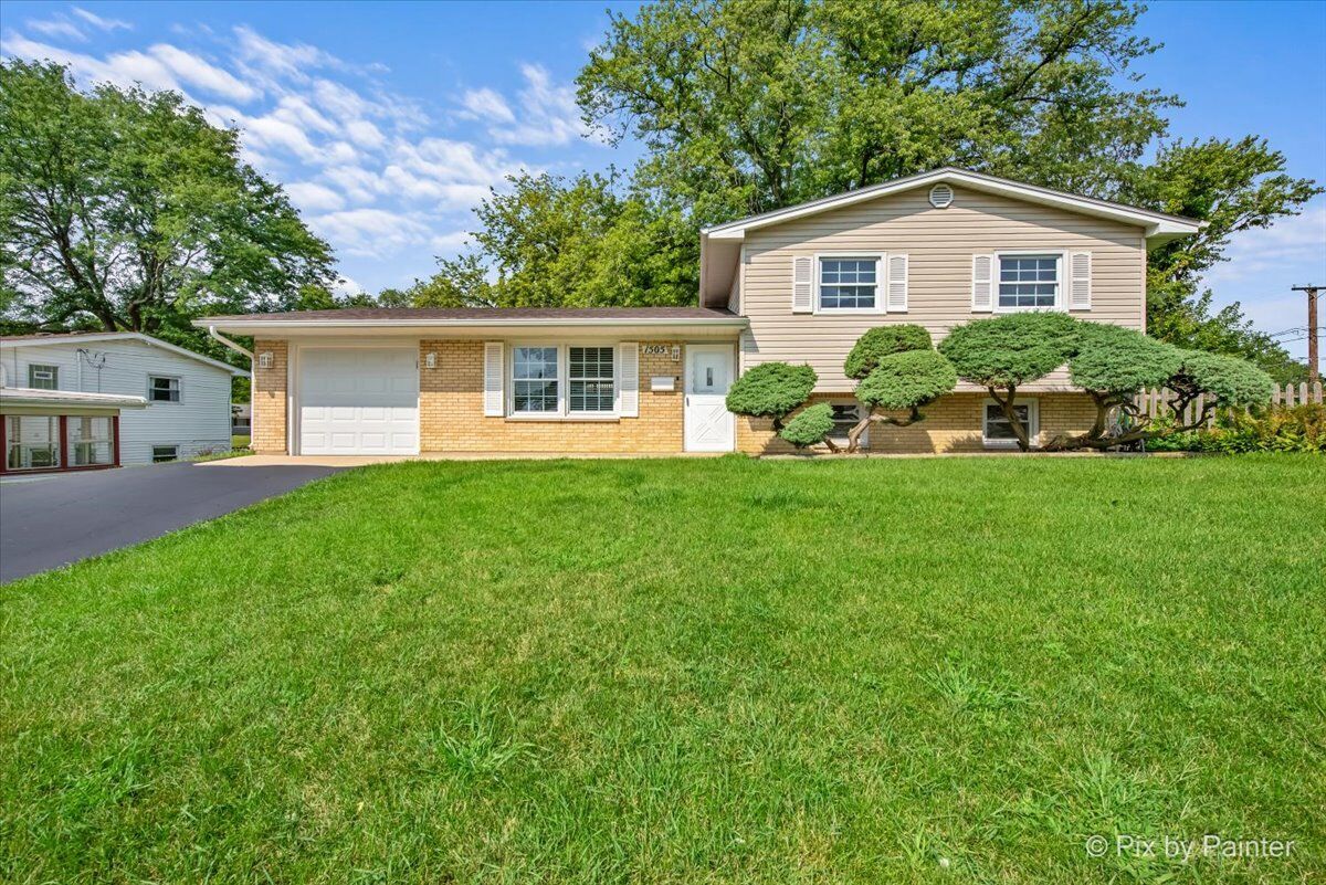 Property Photo:  1505 Cypress Court  IL 60133