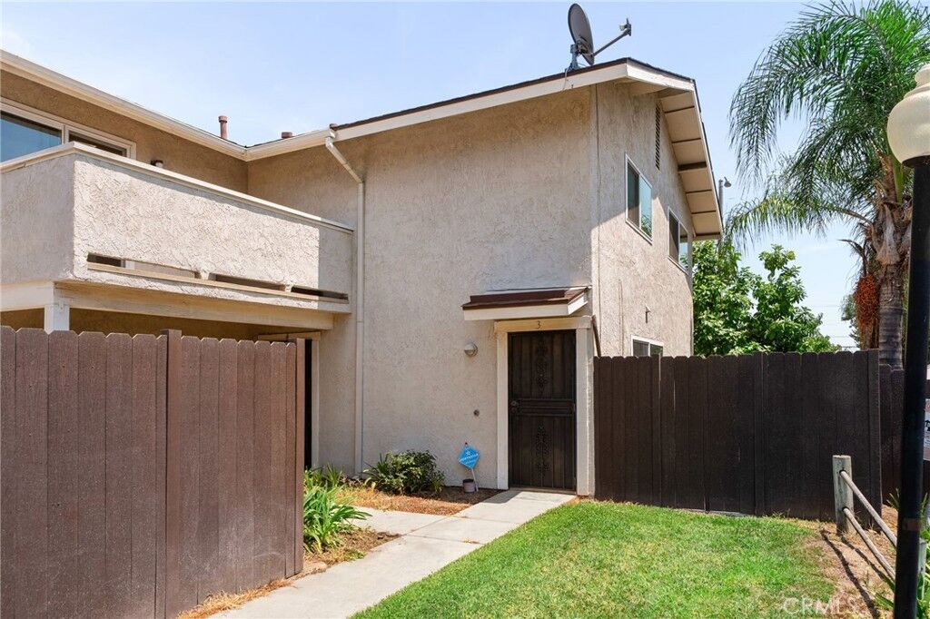 Property Photo: 3074 Gladstone Street 3 CA 91767