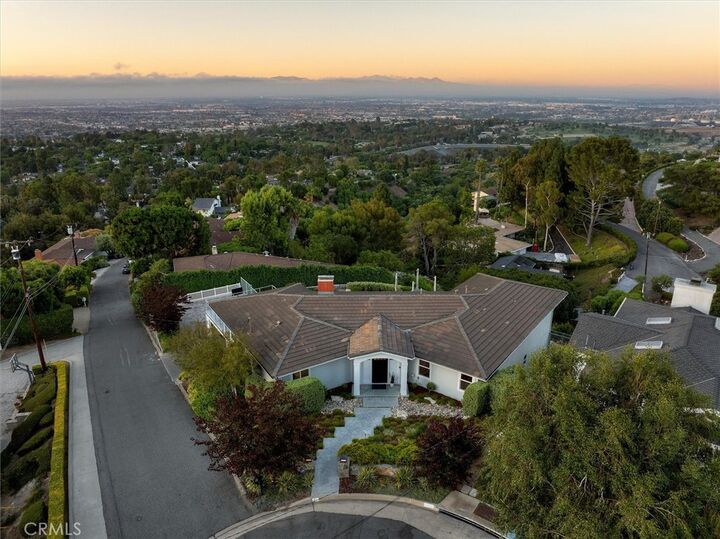Property Photo: 33 Cayuse Lane CA 90275