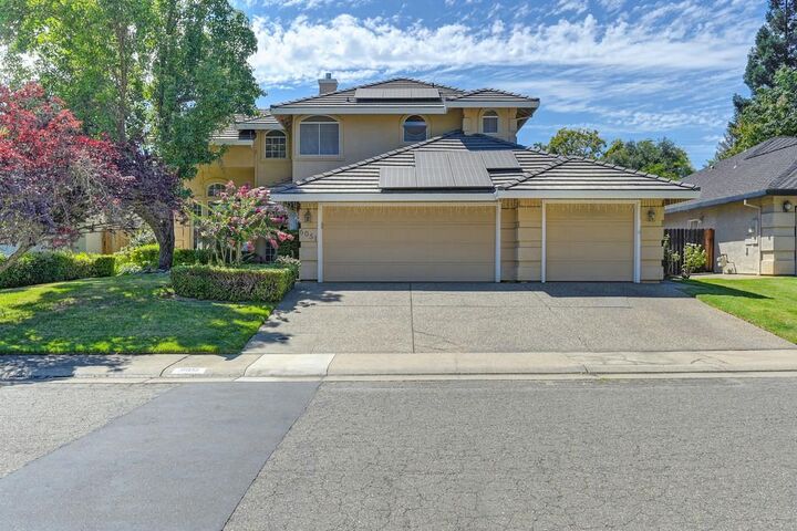 Property Photo:  6051 Kenneth Oak Way  CA 95628 