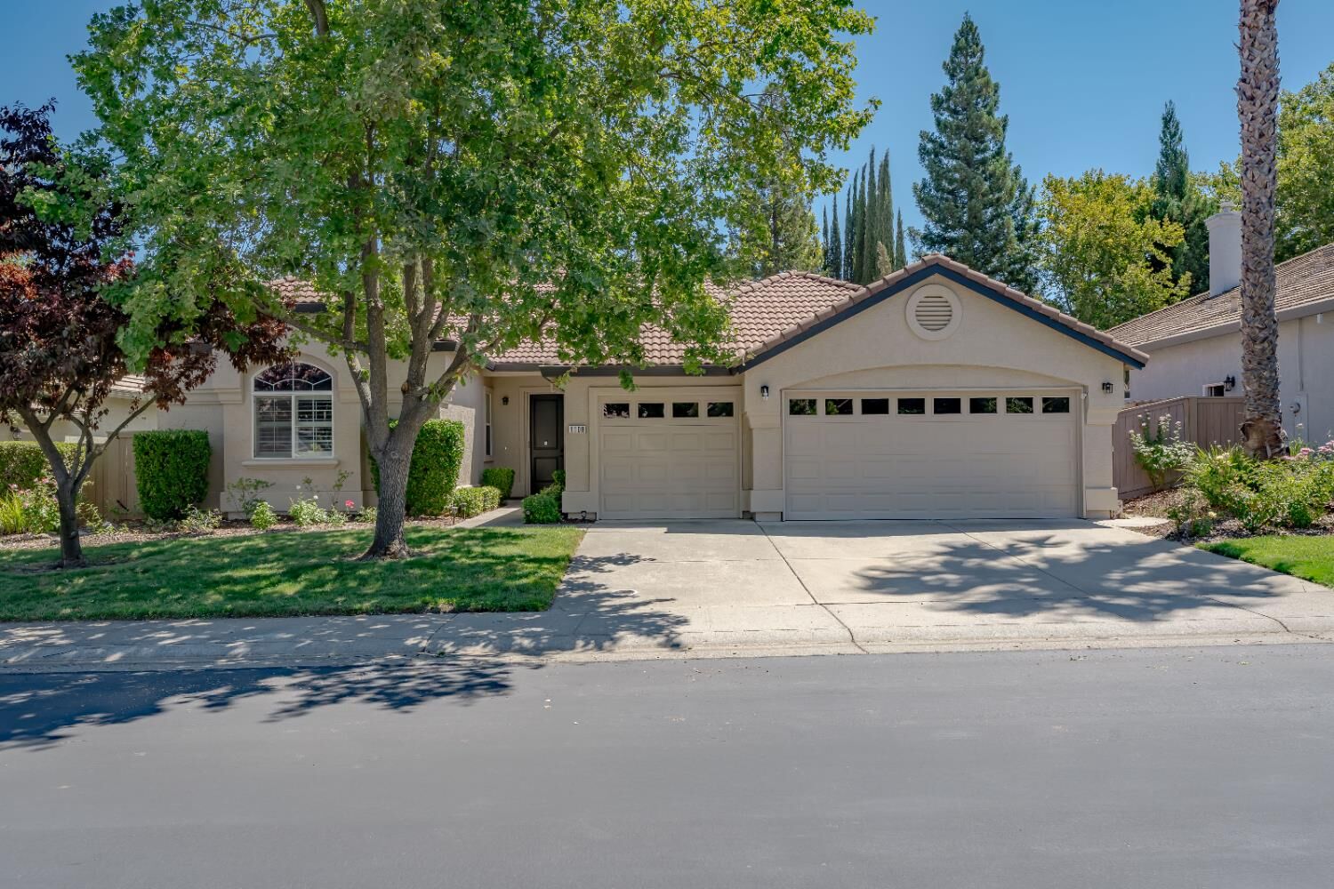 Property Photo: 1108 Dumas Way CA 95747