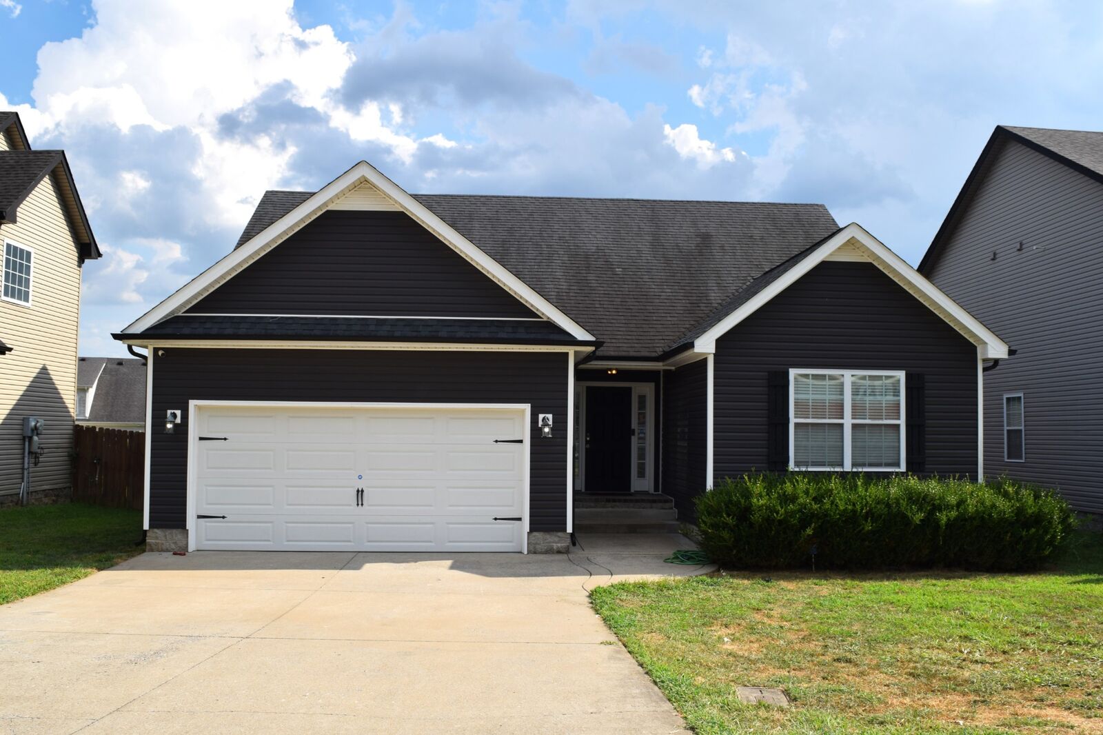Property Photo:  565 Falkland Cir  TN 37042 
