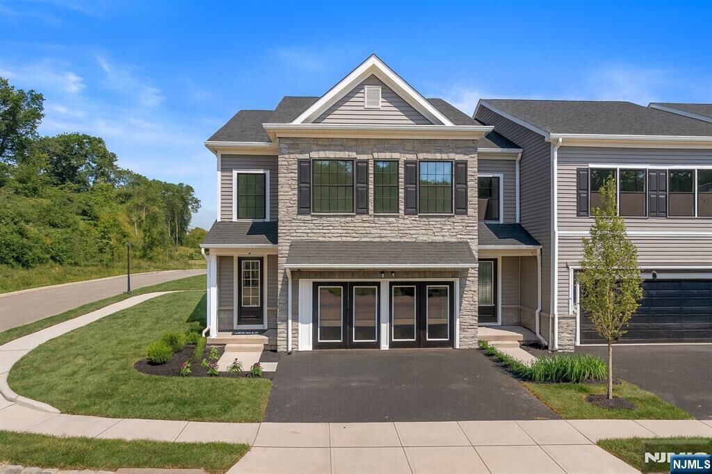 Property Photo:  4 Trotter Way  NJ 07436 