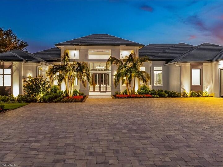 Property Photo:  208 Hickory Rd  FL 34108 