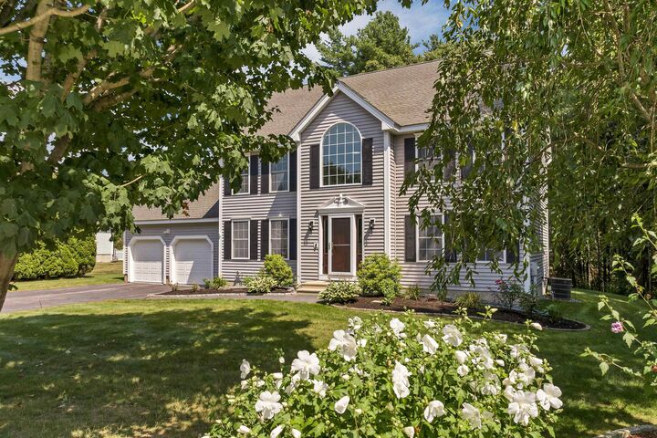 Property Photo:  4 Sunblaze Drive  NH 03062 