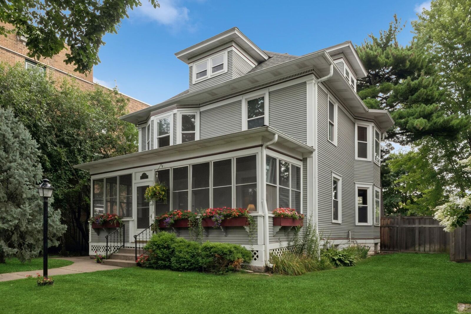 Property Photo:  3129 Holmes Avenue S  MN 55408 