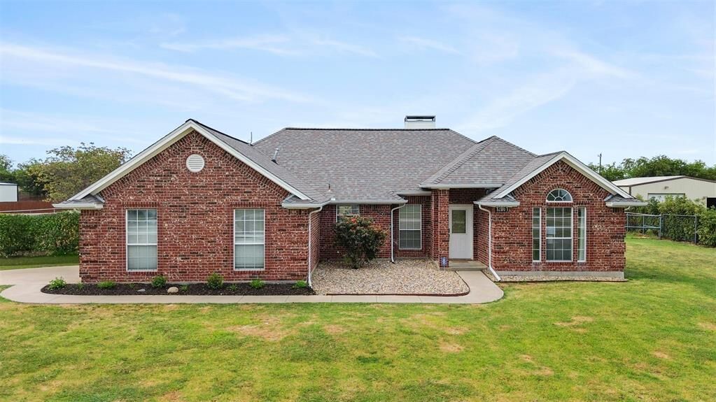 Property Photo:  12061 Hill Country Circle  TX 76259 