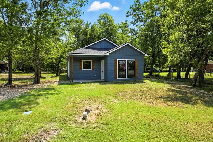 Property Photo: 1019 SW 5th Street TX 75432