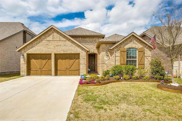 Property Photo: 14916 Gentry Drive TX 76008
