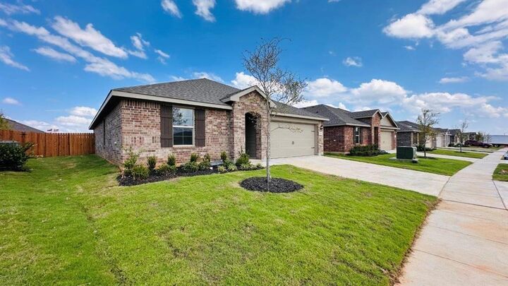 Property Photo: 556 Crestridge Drive N TX 76033