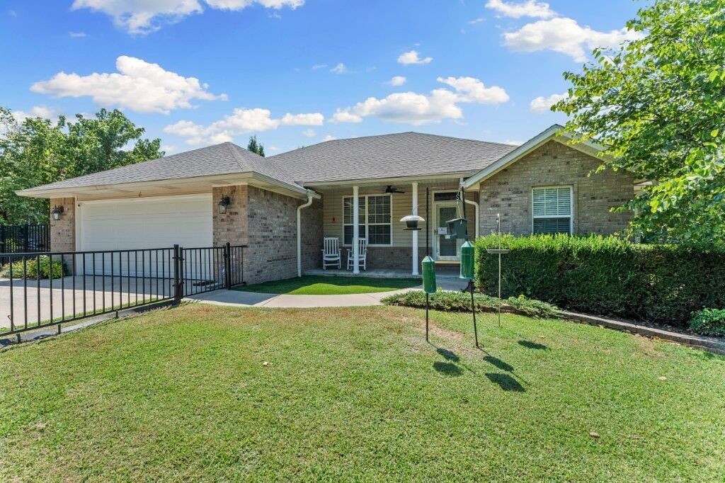 Property Photo:  4 Borle Circle  AR 72714 