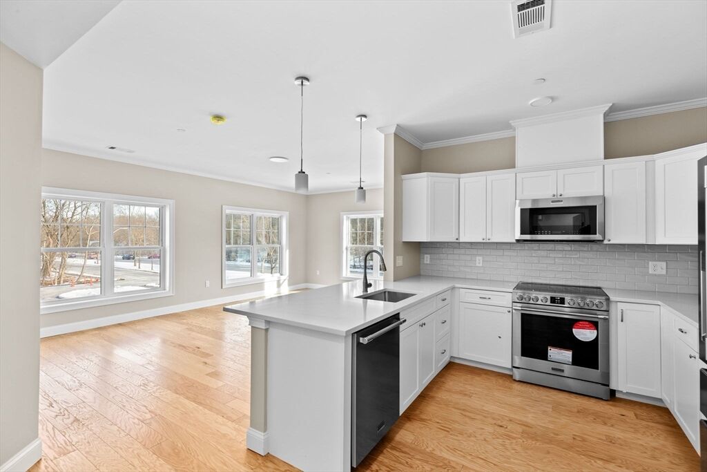 Property Photo:  485 Blue Hills Parkway 12  MA 02186 