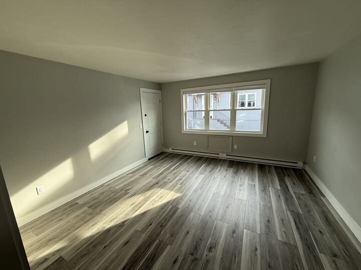 Property Photo: 12 Hunnewell Rd 1R MA 01606