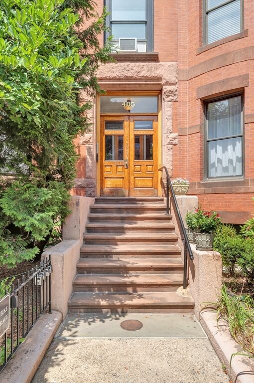 Property Photo: 405 Marlborough St 31 MA 02115