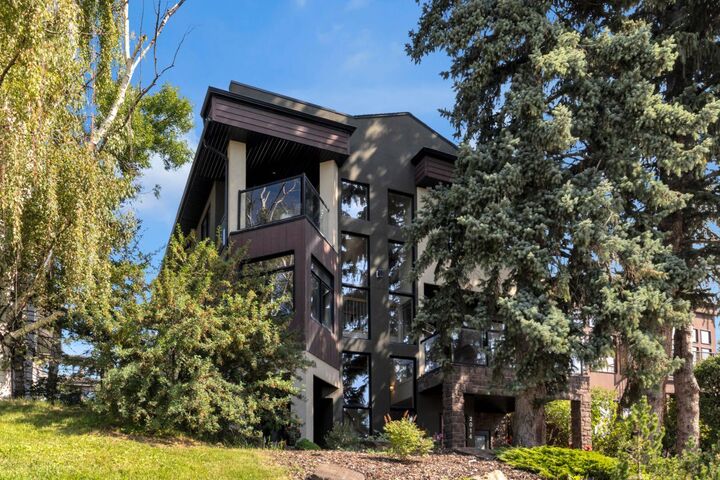 2014 30 Avenue SW  Calgary AB T2T 1R2 photo