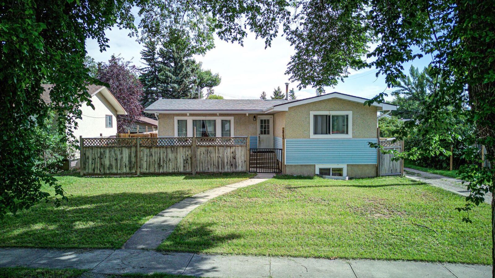 Photo de la propriété: 313 52 Avenue E AB T0L 0T0
