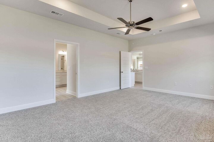 Property Photo: 3444 Crossvine Rd FL 32533