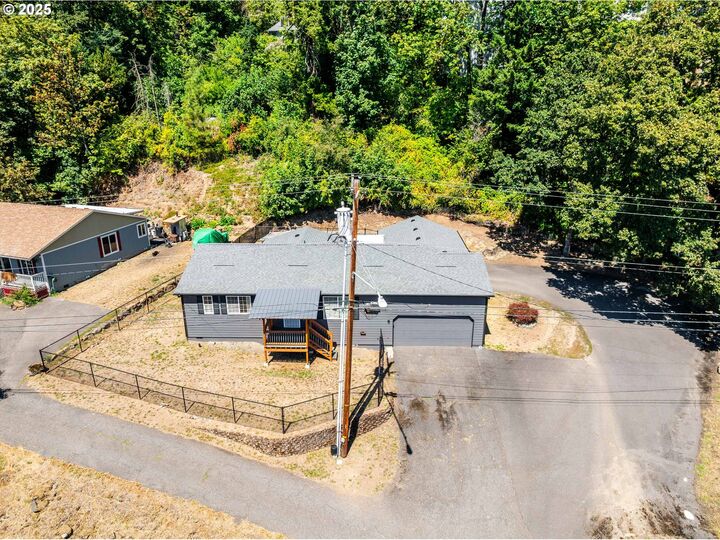 Property Photo:  2229 NW 6th Pl  WA 98607 