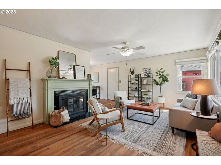 Property Photo:  3417 NE Liberty St  OR 97211 