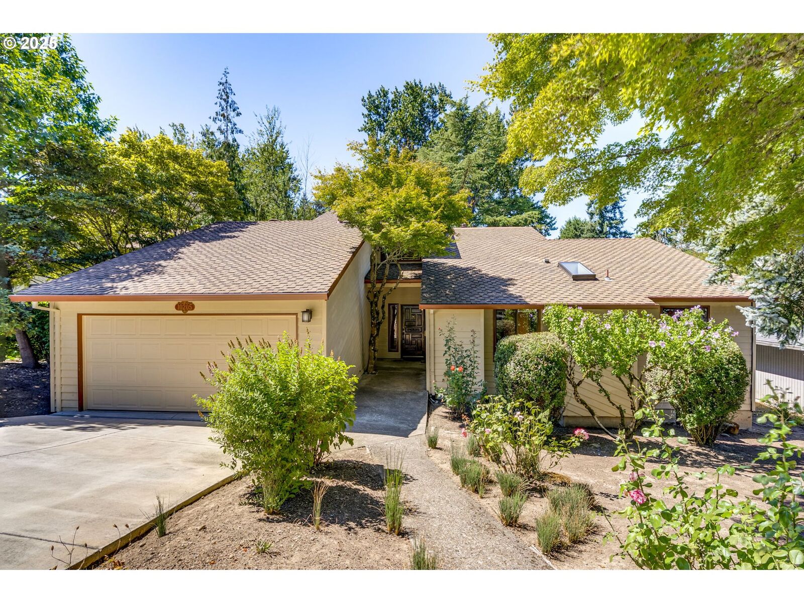 Property Photo:  10205 SW 36th Pl  OR 97219 