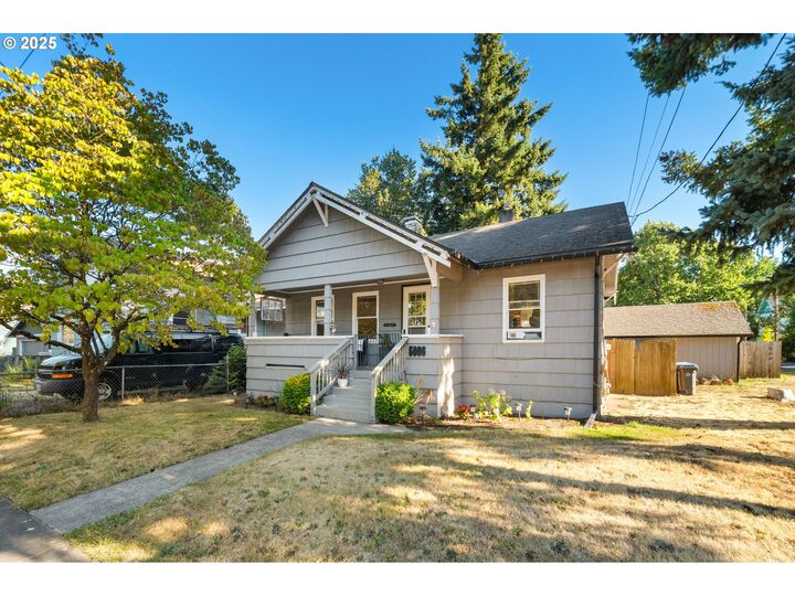 Property Photo:  5006 SE Knapp St  OR 97206 
