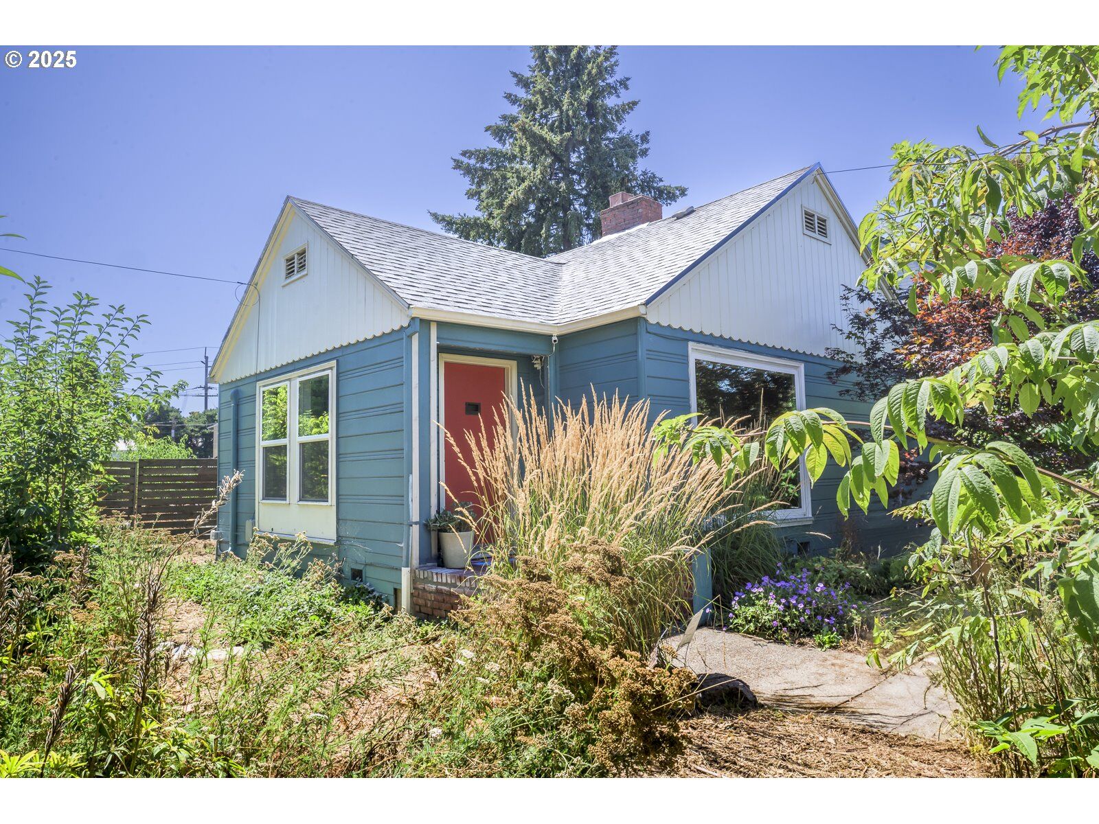 Property Photo: 6604 N Columbia Way OR 97203
