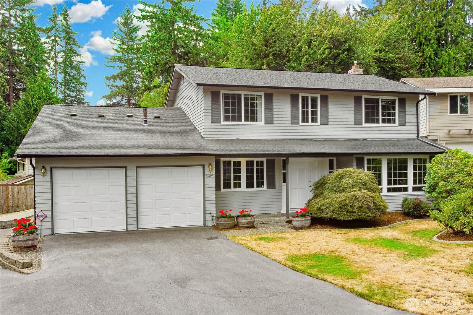 Property Photo: 6609 141st Place NE WA 98052