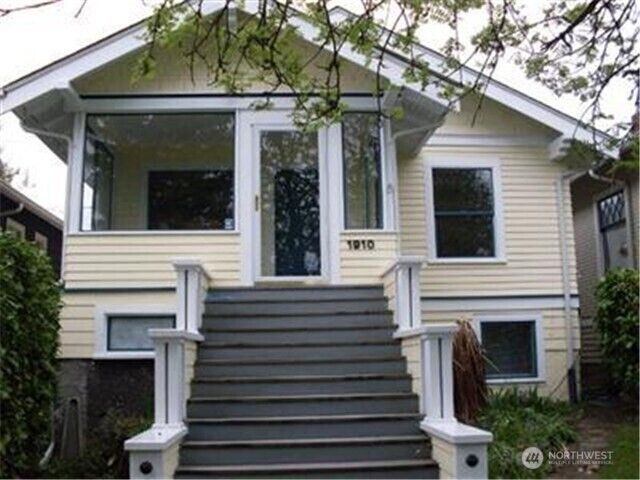 Property Photo:  1910  4th Avenue W  WA 98119 