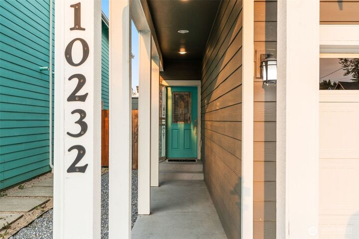 10232  17th Avenue SW  Seattle WA 98146 photo