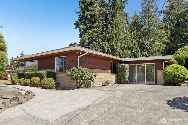 Property Photo: 1123 9th Avenue S WA 98020
