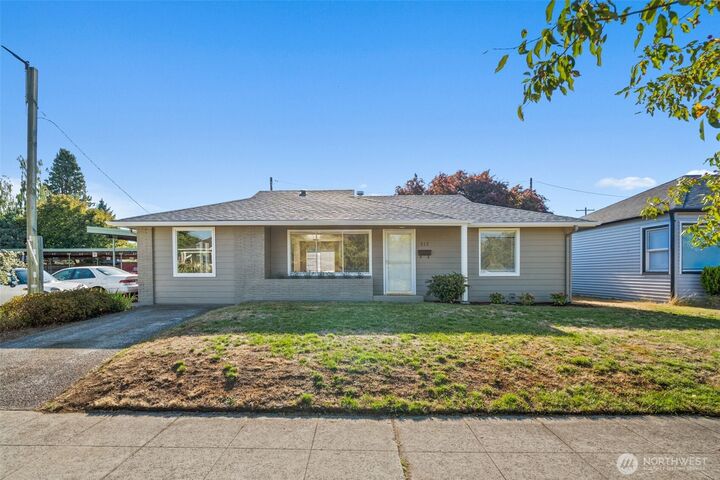 Property Photo:  512 N Iron Street  WA 98531 