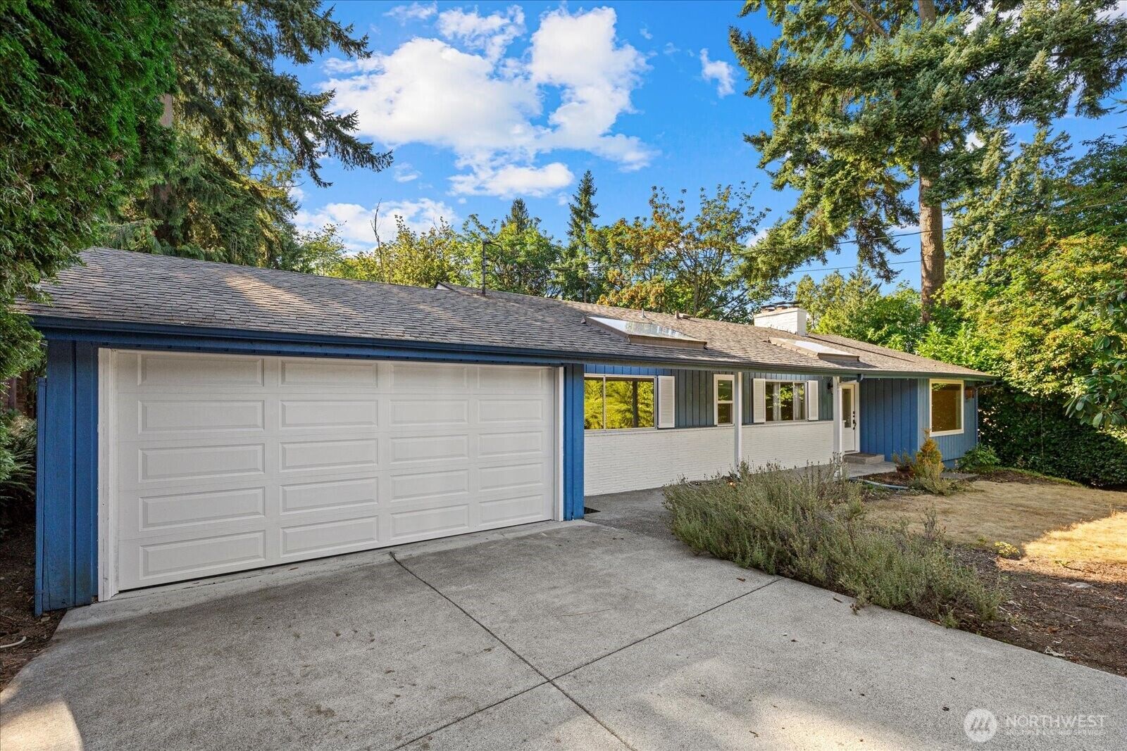 Property Photo:  3415  103rd Place NE  WA 98004 