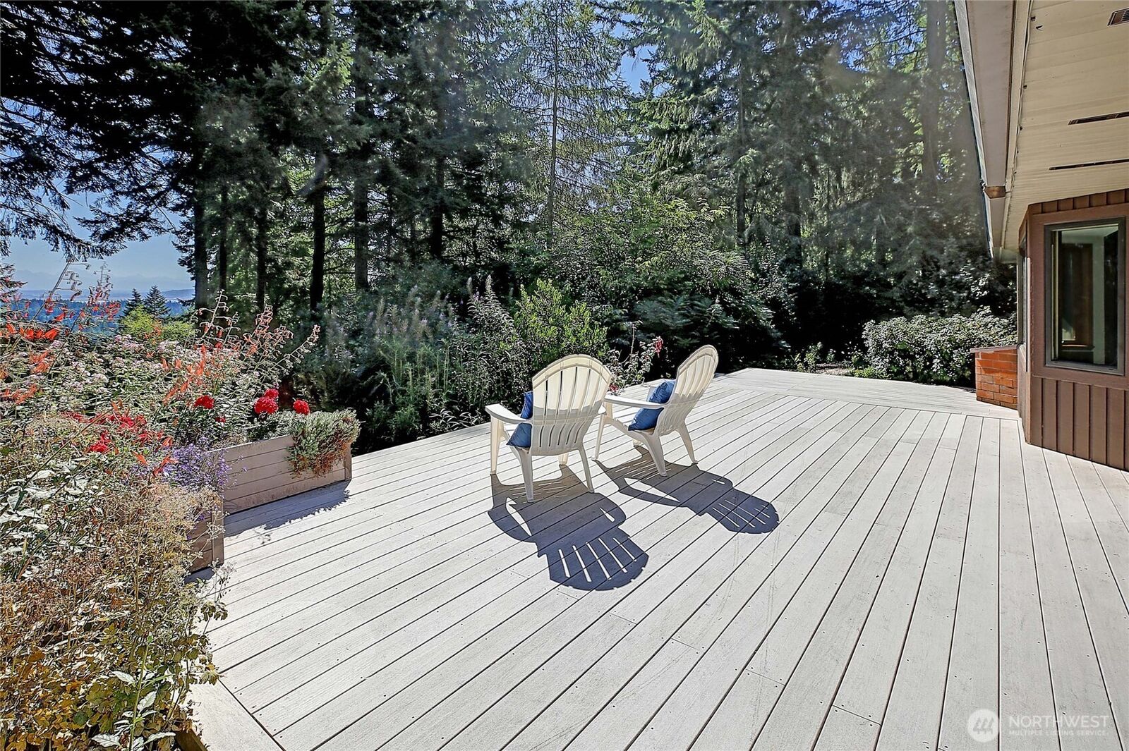Property Photo: 563 Wayne'S Ridge Circle WA 98282